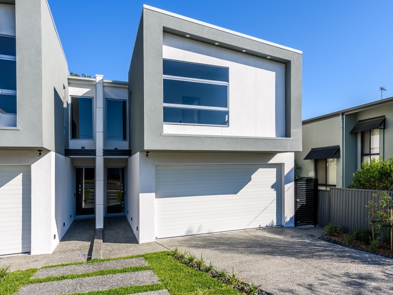 2/3 Kenmar Street, Labrador QLD 4215