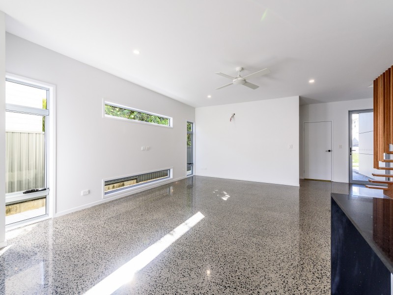 2/3 Kenmar Street, Labrador QLD 4215