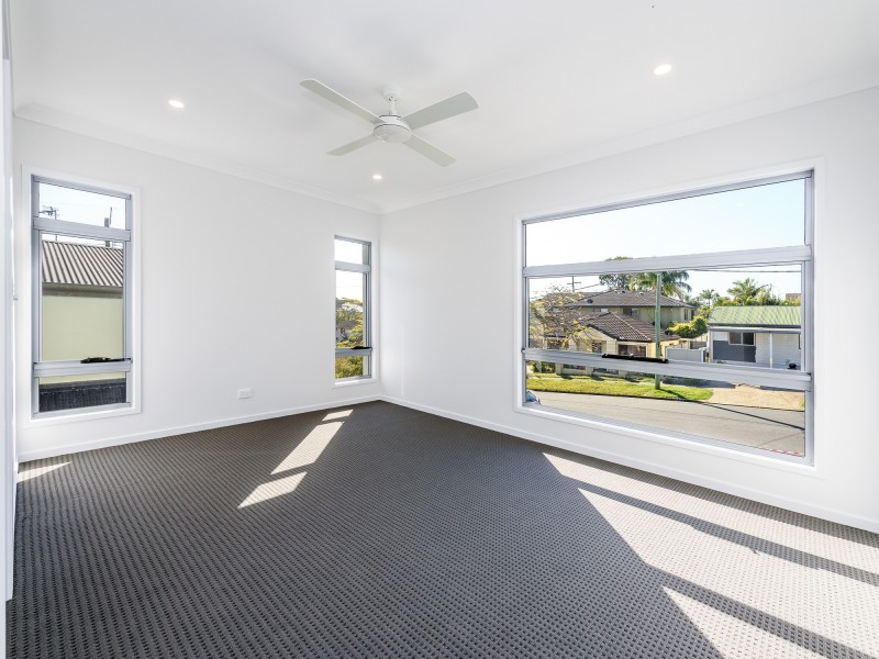 2/3 Kenmar Street, Labrador QLD 4215