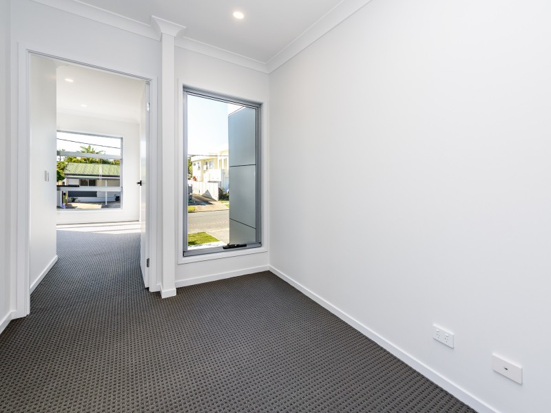 2/3 Kenmar Street, Labrador QLD 4215