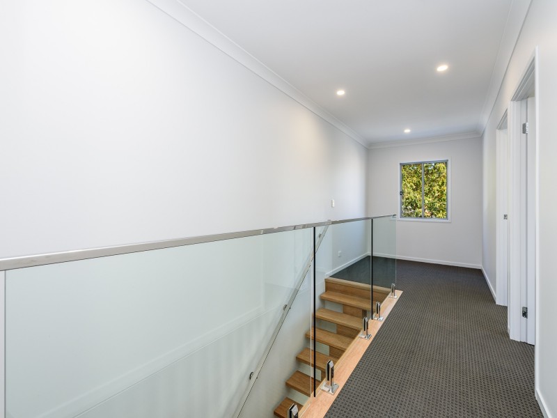 2/3 Kenmar Street, Labrador QLD 4215