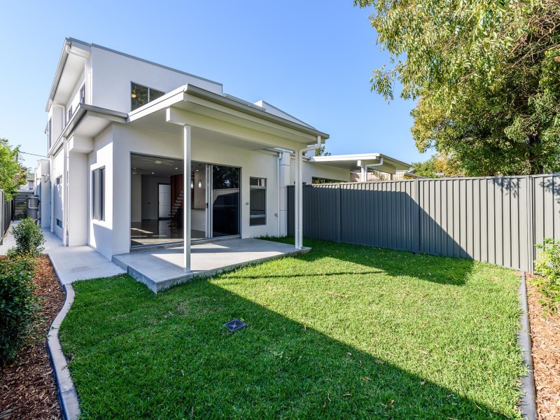 2/3 Kenmar Street, Labrador QLD 4215