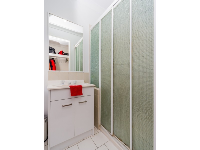 1/13 Jannie Court, Labrador QLD 4215