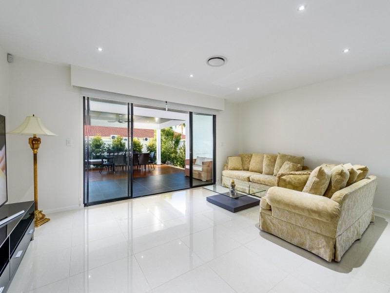 25A Milton Avenue, Paradise Point QLD 4216