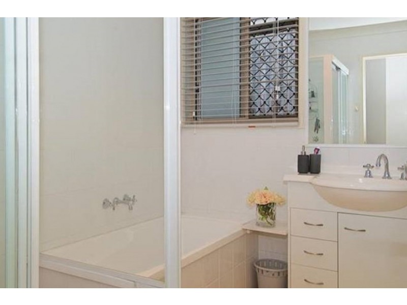 11 Harrow Place, Arundel QLD 4214