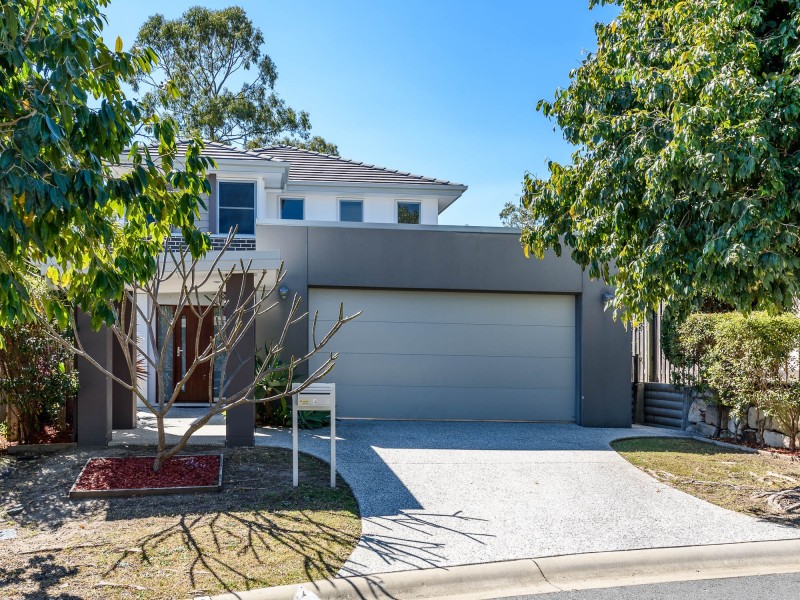 5 Pacific Place, Pacific Pines QLD 4211