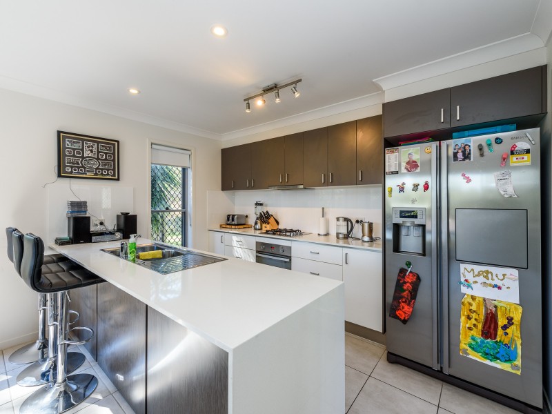 5 Pacific Place, Pacific Pines QLD 4211