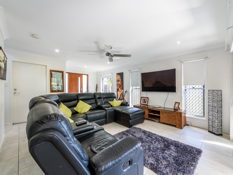 5 Pacific Place, Pacific Pines QLD 4211
