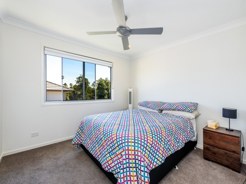 5 Pacific Place, Pacific Pines QLD 4211