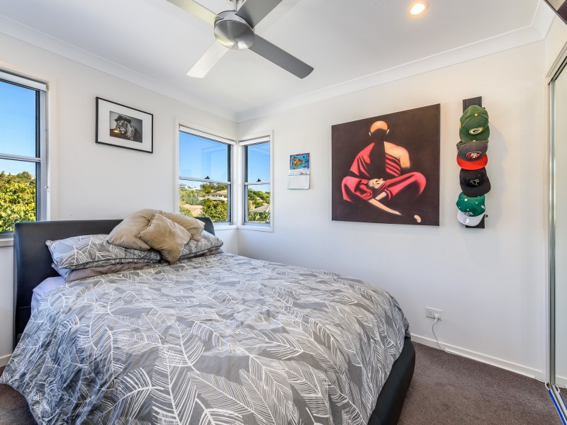 5 Pacific Place, Pacific Pines QLD 4211