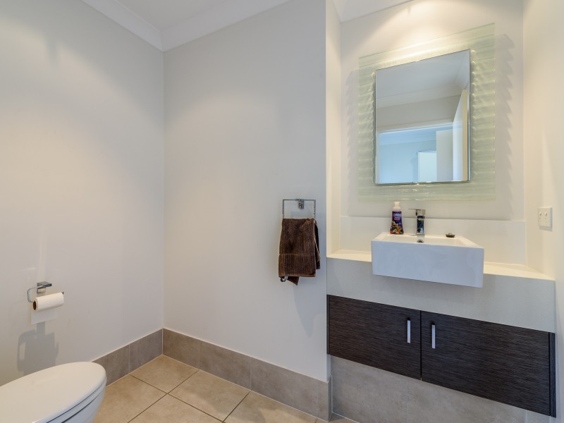 5 Pacific Place, Pacific Pines QLD 4211