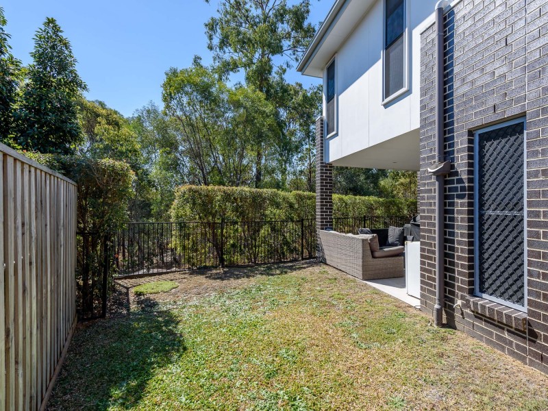 5 Pacific Place, Pacific Pines QLD 4211