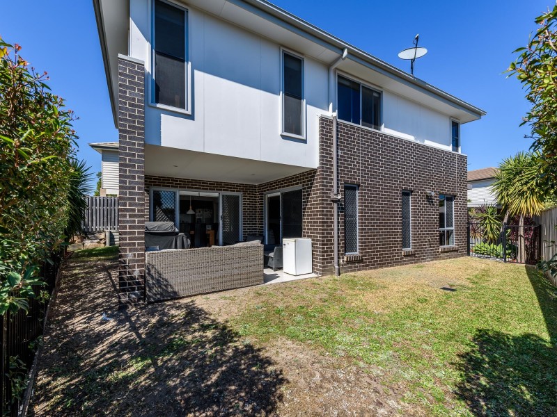 5 Pacific Place, Pacific Pines QLD 4211