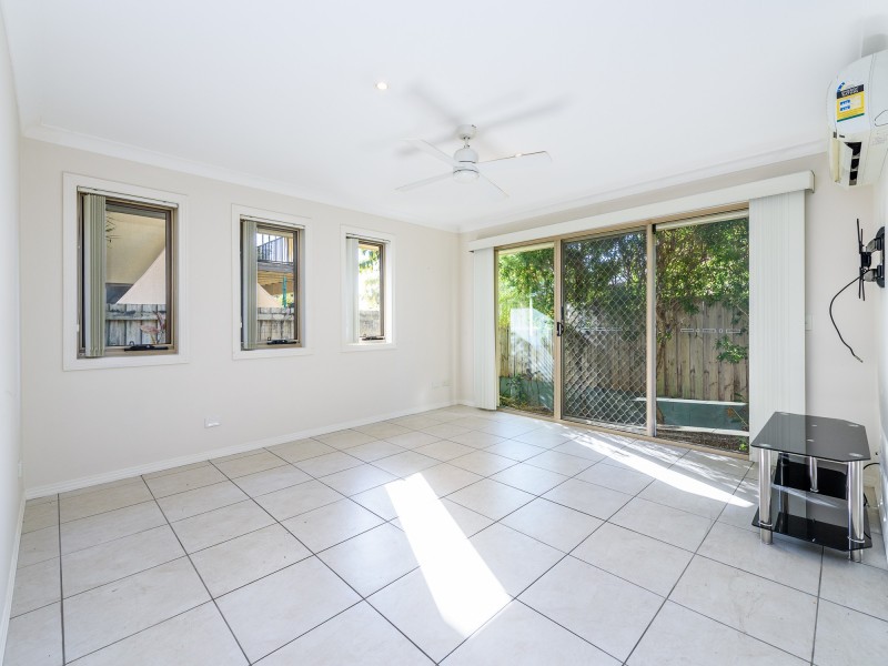 1/27 Harley Street, Labrador QLD 4215