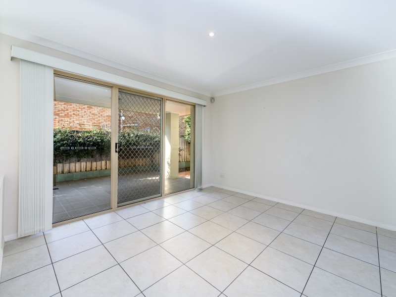 1/27 Harley Street, Labrador QLD 4215