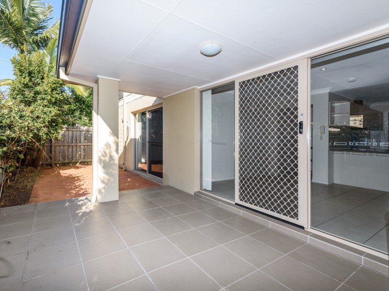 1/27 Harley Street, Labrador QLD 4215