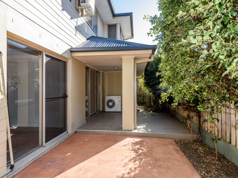 1/27 Harley Street, Labrador QLD 4215