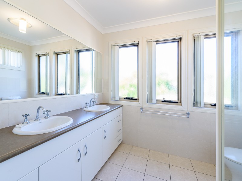 1/27 Harley Street, Labrador QLD 4215