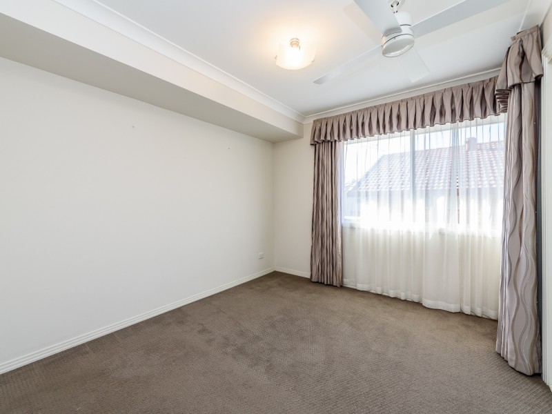 1/27 Harley Street, Labrador QLD 4215