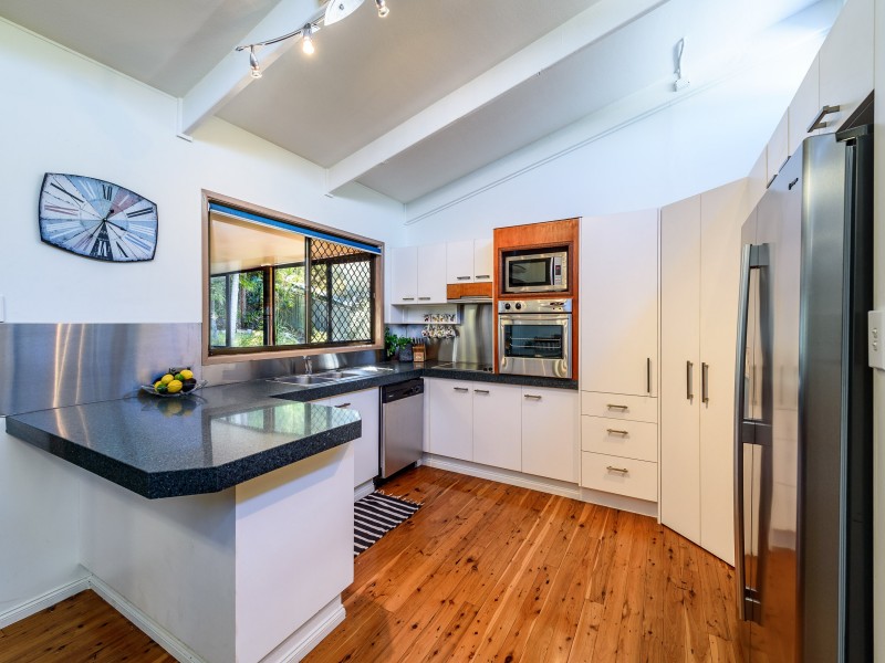 22 Camden Court, Helensvale QLD 4212