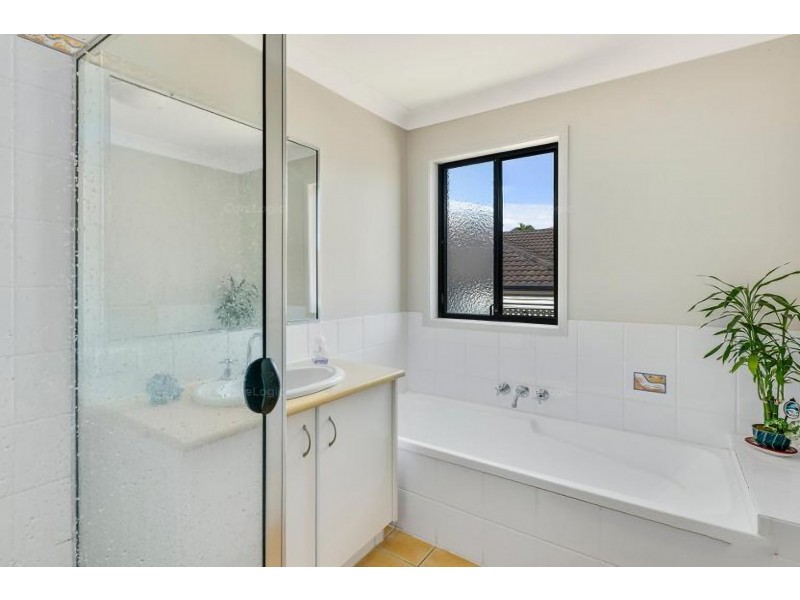 8 Katie Court, Arundel QLD 4214