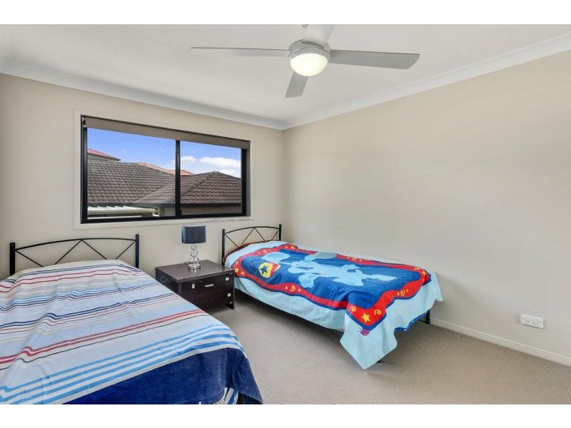 8 Katie Court, Arundel QLD 4214