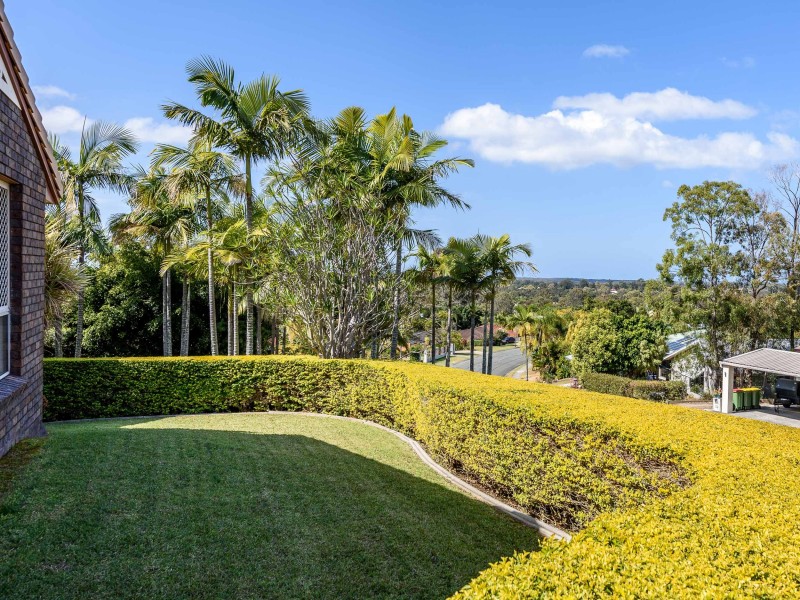 1 Leura Place, Helensvale QLD 4212