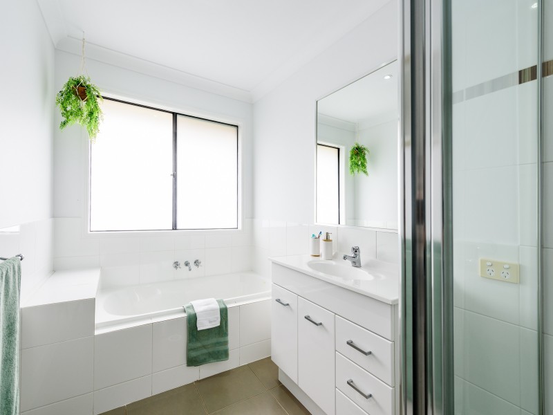 68 Harmsworth Road, Pacific Pines QLD 4211