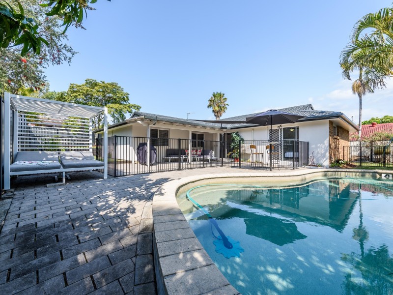 4 Dubbo Court, Helensvale QLD 4212