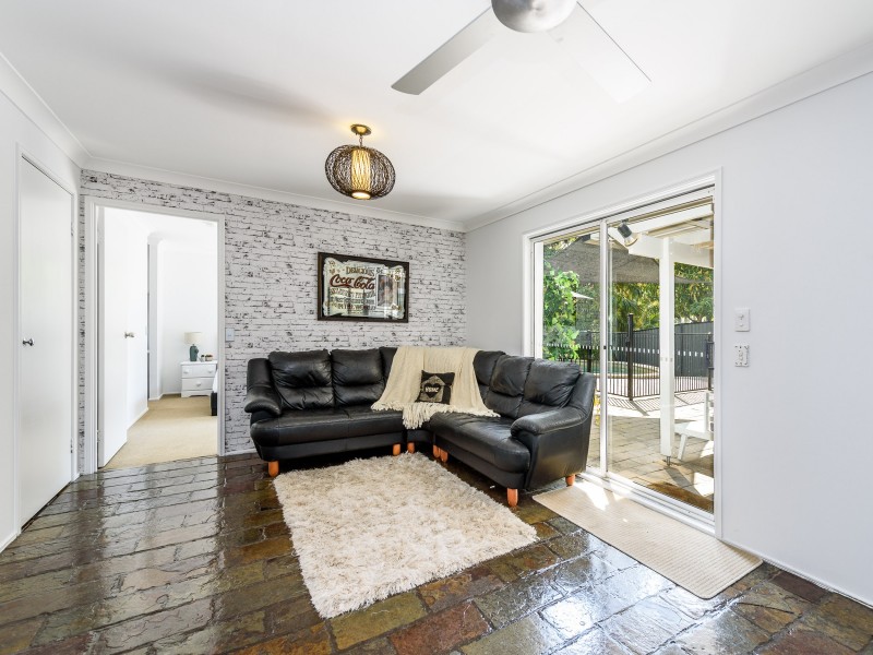 4 Dubbo Court, Helensvale QLD 4212