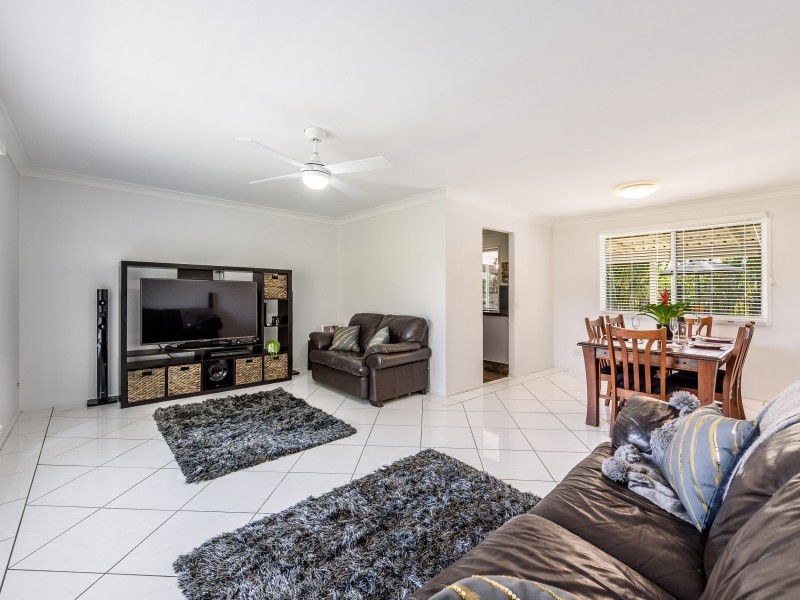 4 Dubbo Court, Helensvale QLD 4212