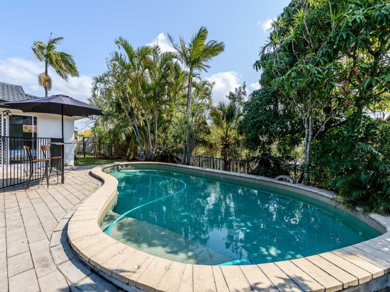 4 Dubbo Court, Helensvale QLD 4212