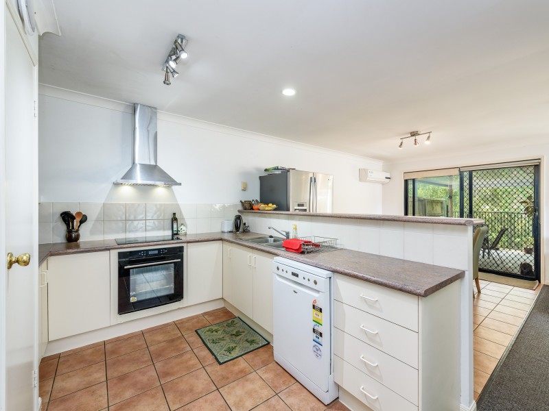 2/7 Gemma Glade, Labrador QLD 4215