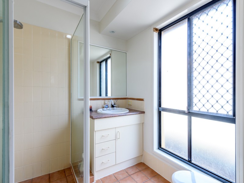 2/7 Gemma Glade, Labrador QLD 4215
