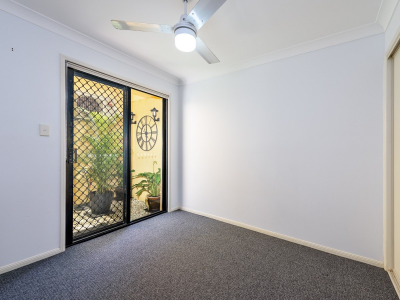 2/7 Gemma Glade, Labrador QLD 4215