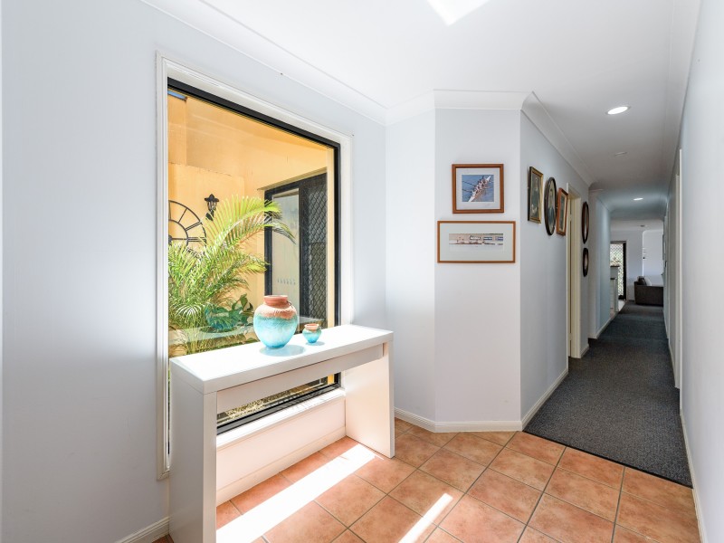 2/7 Gemma Glade, Labrador QLD 4215