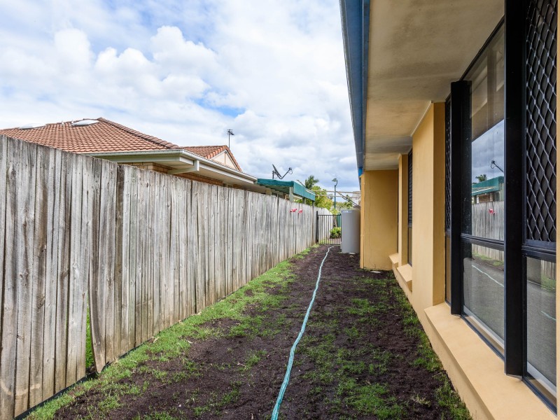 2/7 Gemma Glade, Labrador QLD 4215