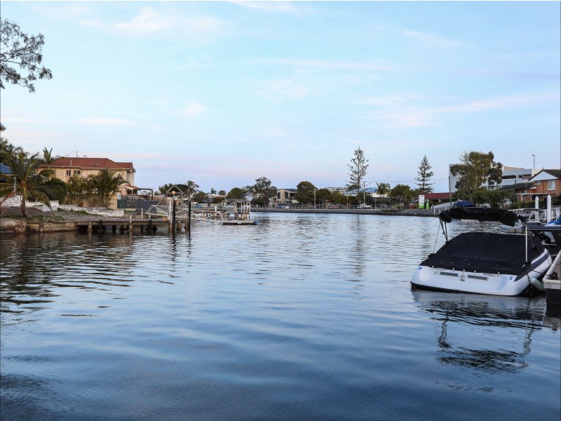 1 Perry Place, Biggera Waters QLD 4216