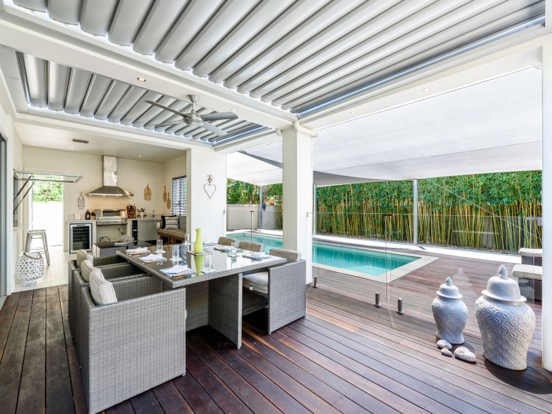 9 Plover Avenue, Paradise Point QLD 4216