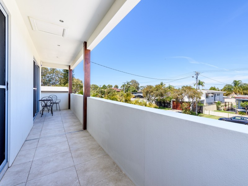 9 Plover Avenue, Paradise Point QLD 4216