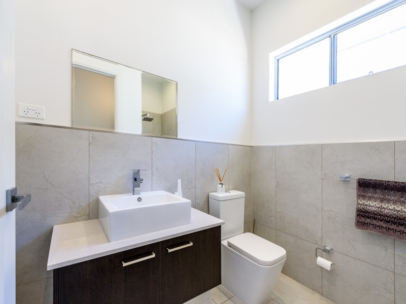 9 Plover Avenue, Paradise Point QLD 4216