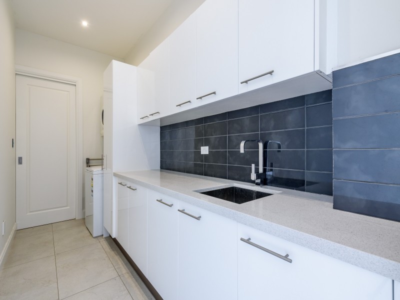 9 Plover Avenue, Paradise Point QLD 4216