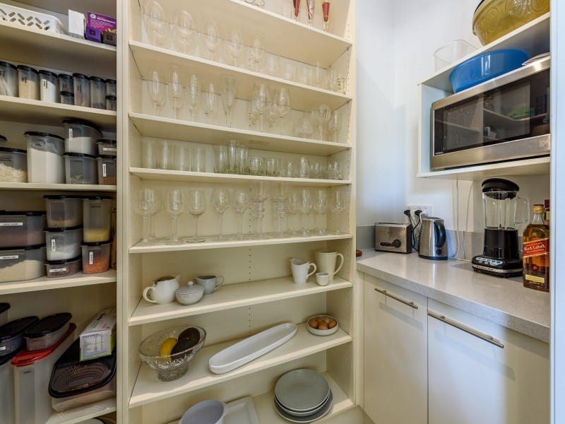 9 Plover Avenue, Paradise Point QLD 4216