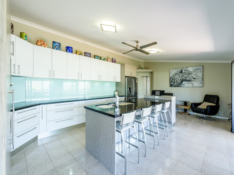 14 Pearson Close, Arundel QLD 4214