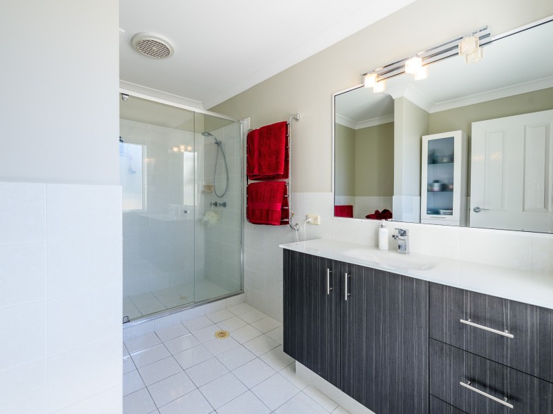 14 Pearson Close, Arundel QLD 4214