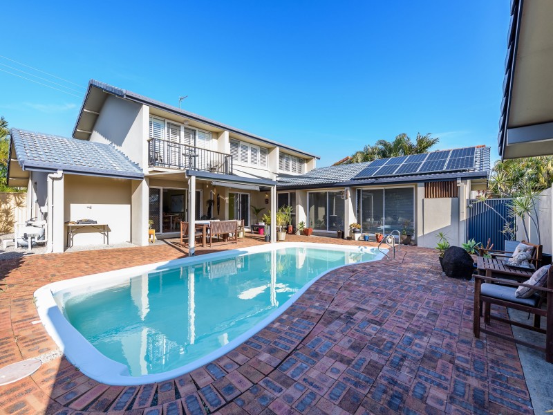 3 Tari Court, Runaway Bay QLD 4216