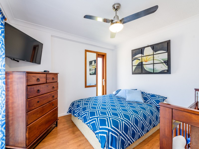 1 Nambur Street, Runaway Bay QLD 4216