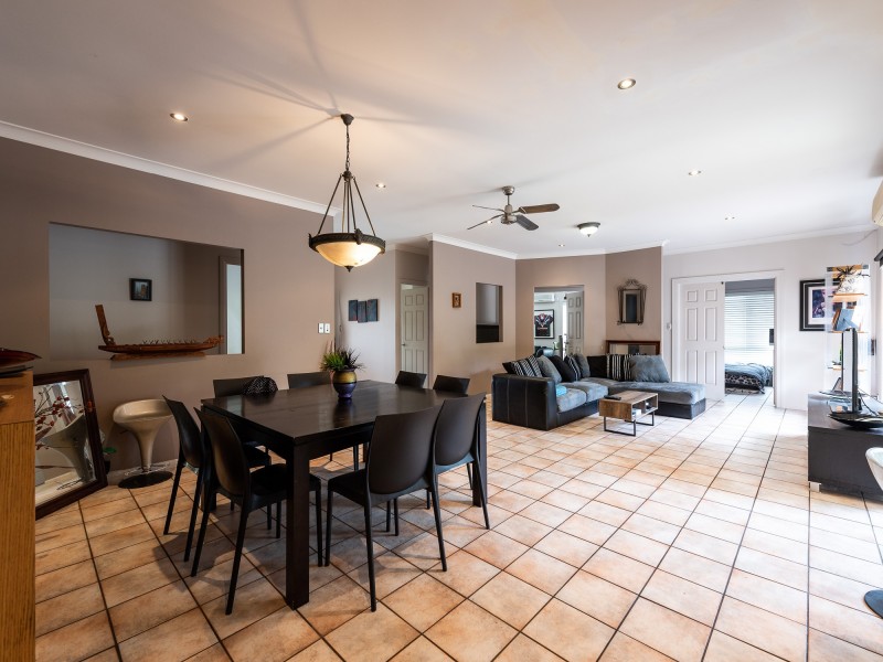 31 Lakeshore Drive, Helensvale QLD 4212