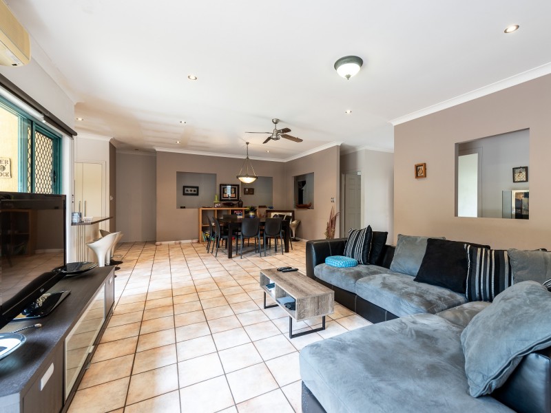 31 Lakeshore Drive, Helensvale QLD 4212