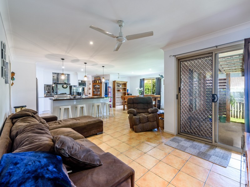 11 Maui Crescent, Oxenford QLD 4210